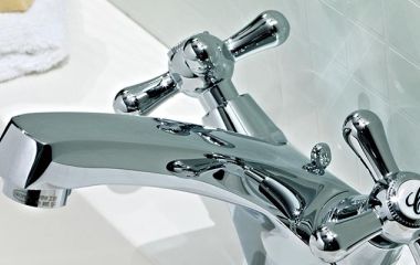 Смеситель с одним рычагом или двумя вентилями