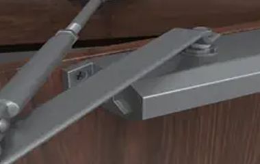 Доводчик на двери: как выбрать и настроить