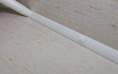 Текучесть герметика в вертикальных швах под нагрузкой